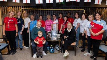 Knutsford care home scores big with visit from father of footballing icon