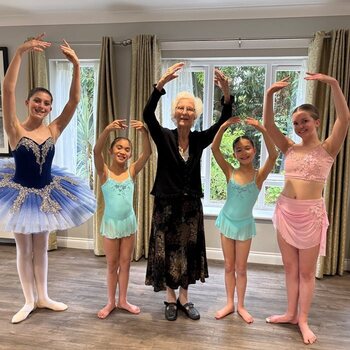 90-year-old Woking ballerina pliés once again